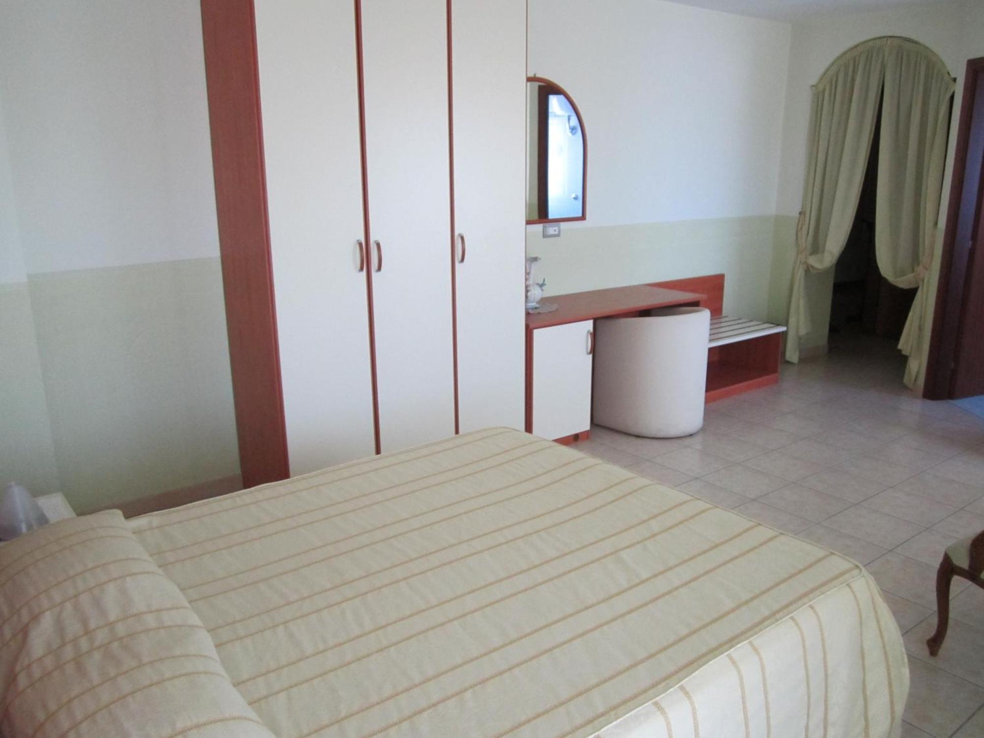 Tourist Hotel Potenza Bagian luar foto