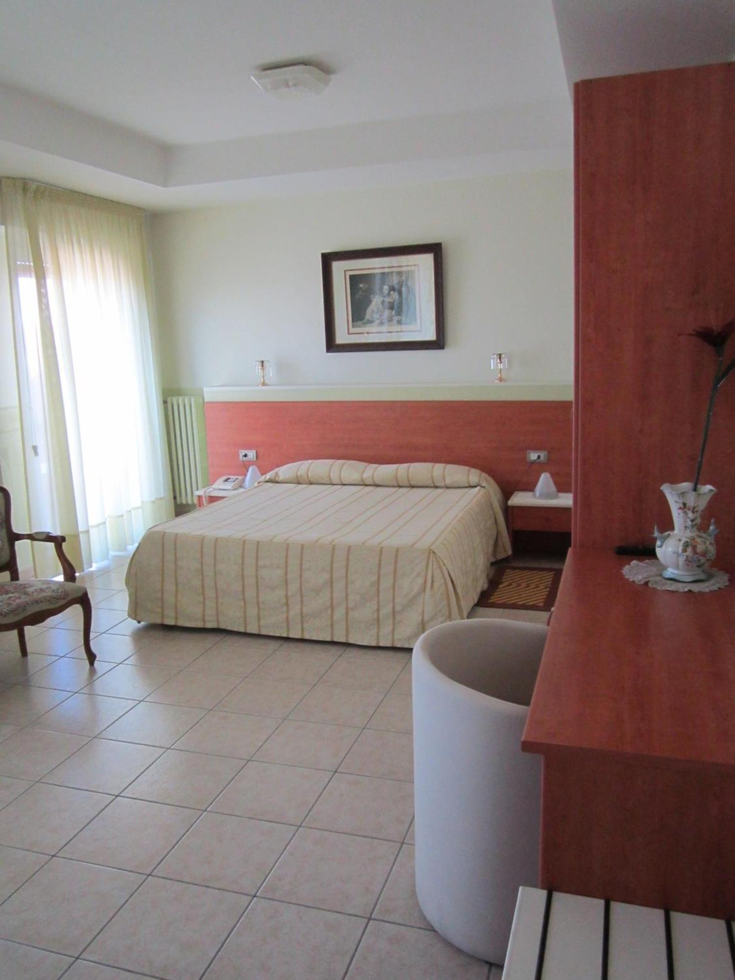 Tourist Hotel Potenza Bagian luar foto
