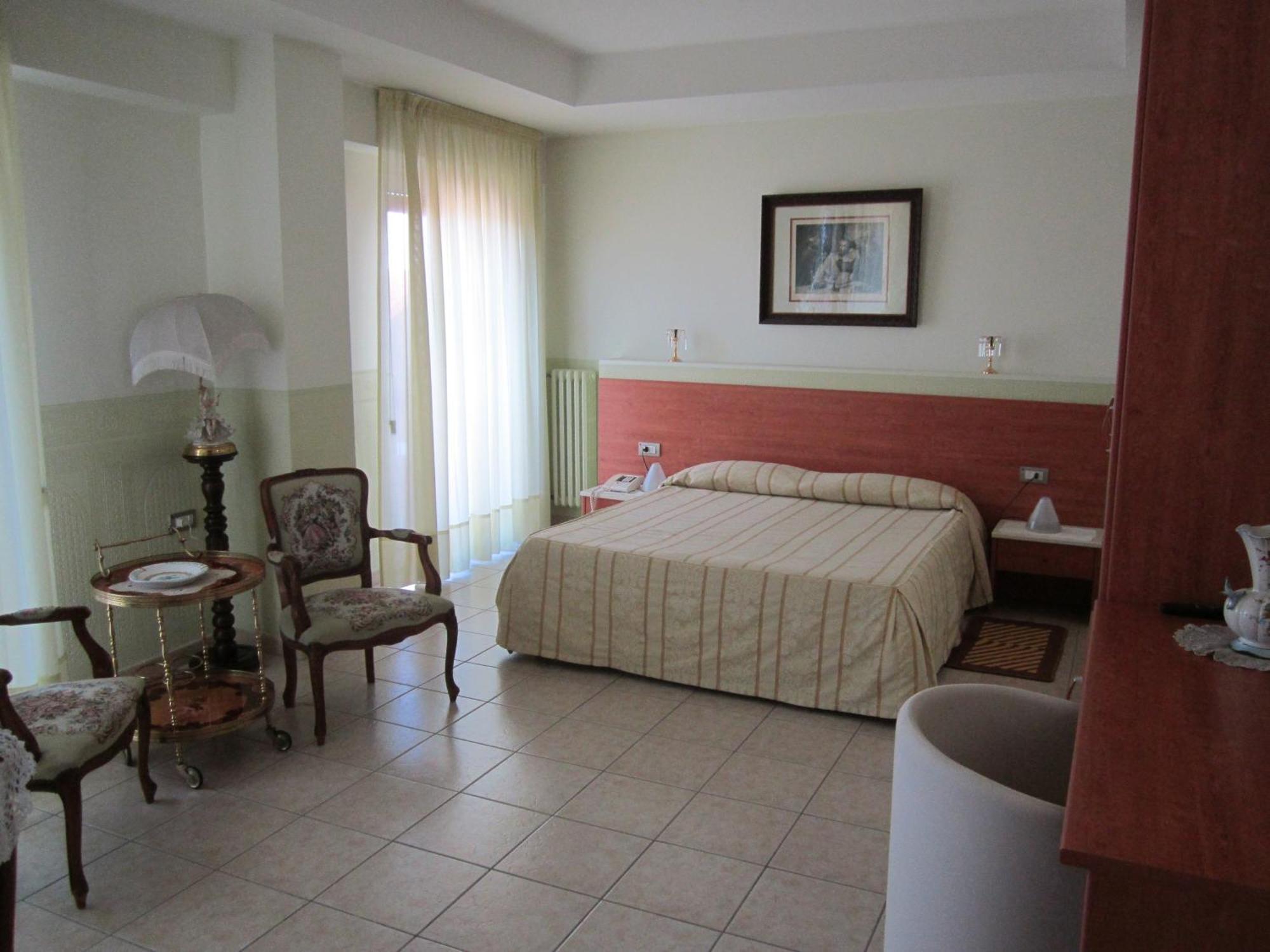 Tourist Hotel Potenza Bagian luar foto