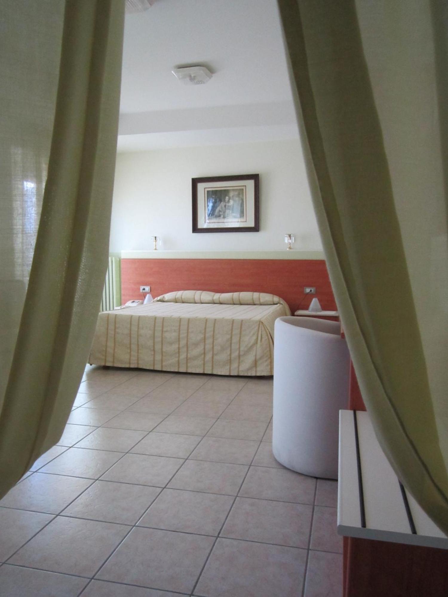 Tourist Hotel Potenza Bagian luar foto