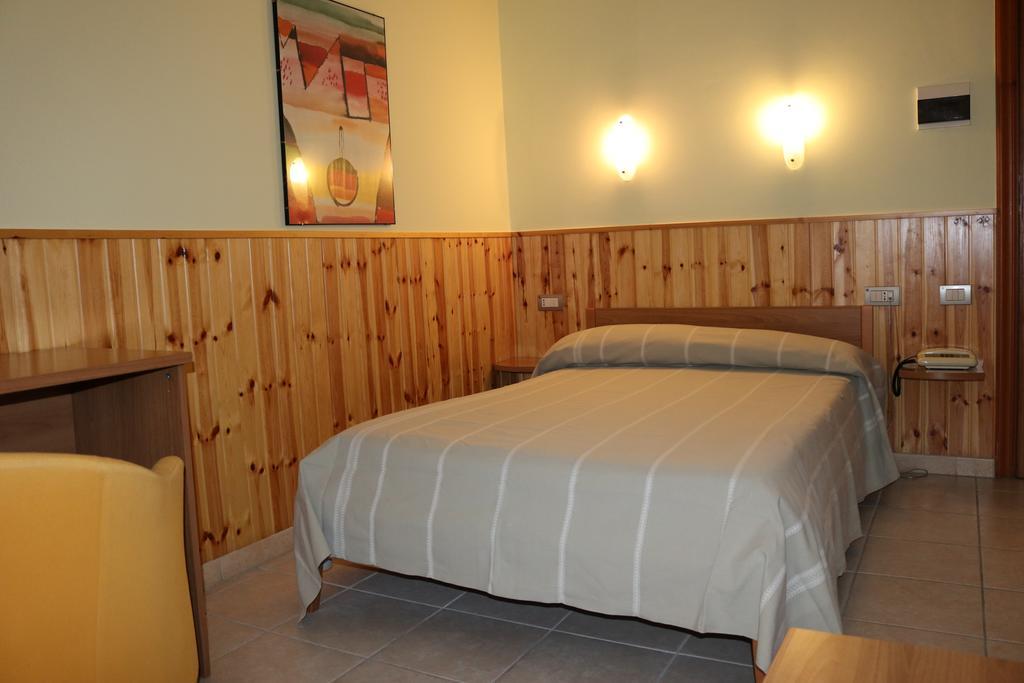 Tourist Hotel Potenza Bagian luar foto