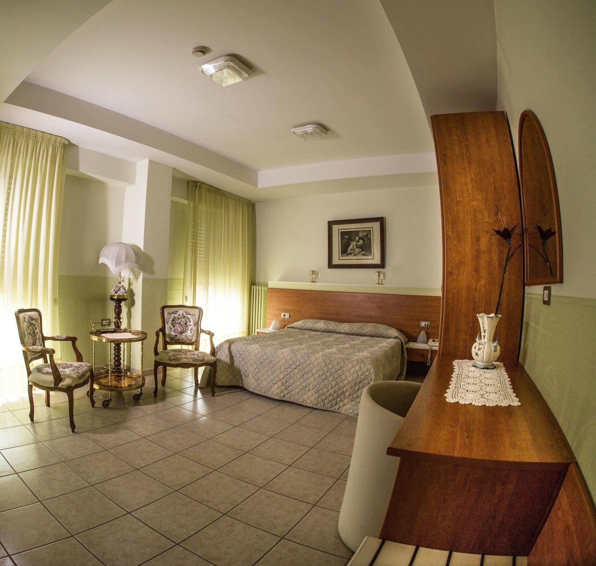 Tourist Hotel Potenza Bagian luar foto